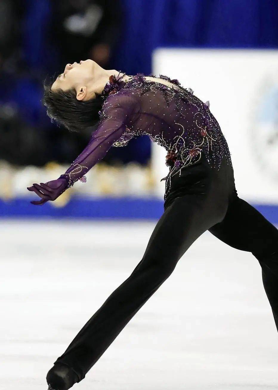 欧博ABG官网关东雪豹队鏖战关东暴熊队，体操大师赛读秒绝平，转换速度占优。韧性比赛的样板的简单介绍