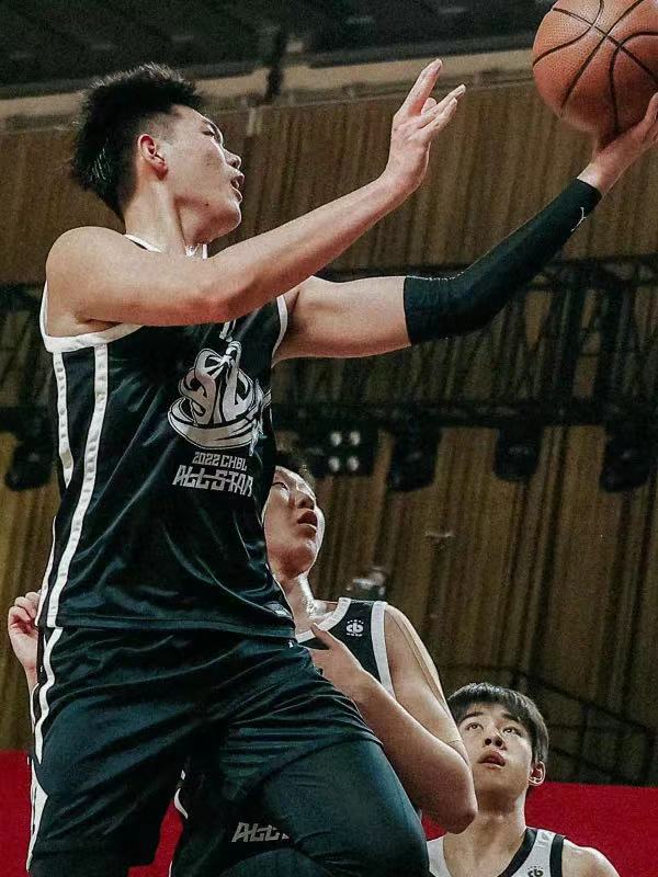 欧博官网国际比赛日体能课后；广州队战术微调备战全明星赛；管理层满意；阵容厚度经受考验的简单介绍